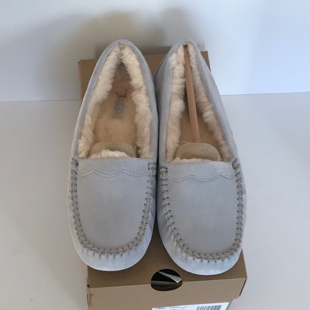 UGG Scalloped Moc - Picture 3 of 7